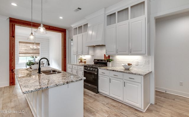 107 Camden Lake Drive, Madison, MS 39110