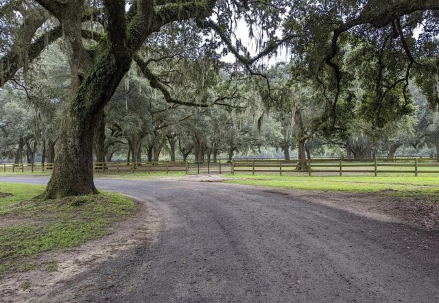 33 Middleton Oaks Road, Charleston, SC 29414