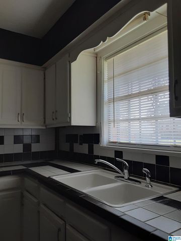 32 CARRIAGE HOUSE ROAD SW, Bessemer, AL 35022