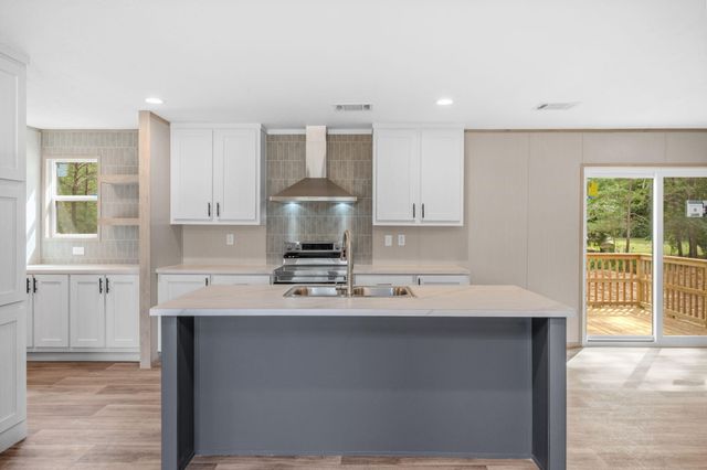 316 E Lafavre Lane, Defuniak Springs, FL 32433