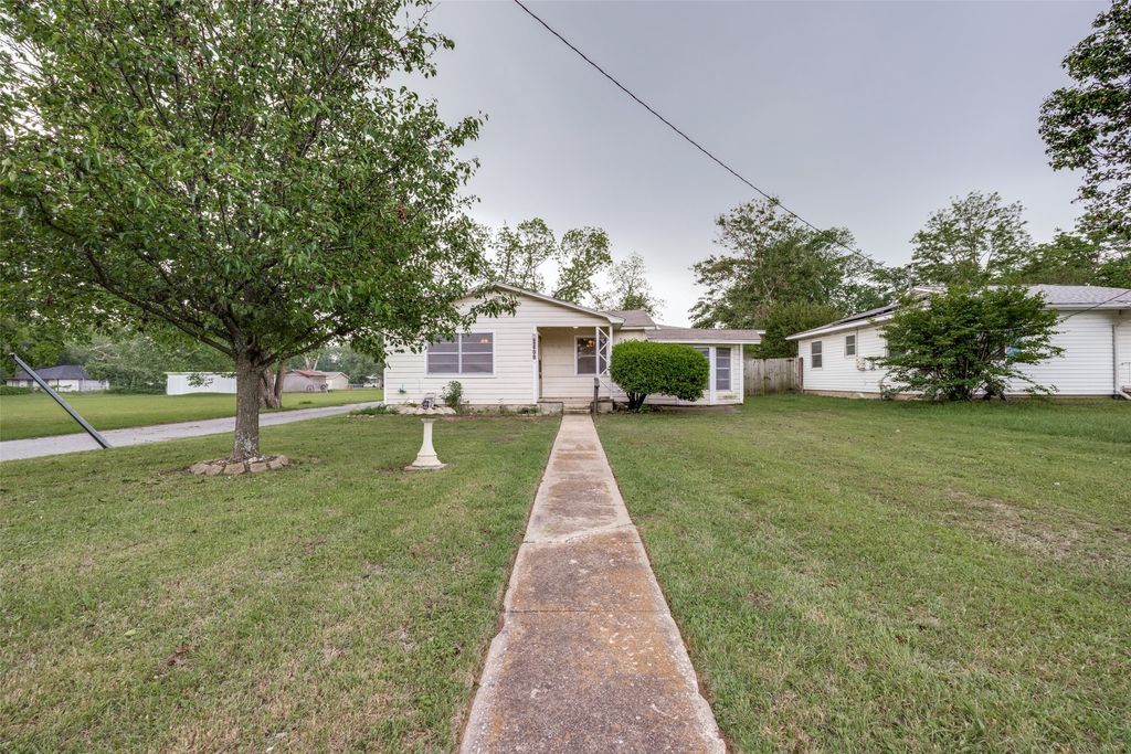 2600 W Johnson Street, Denison, TX 75020