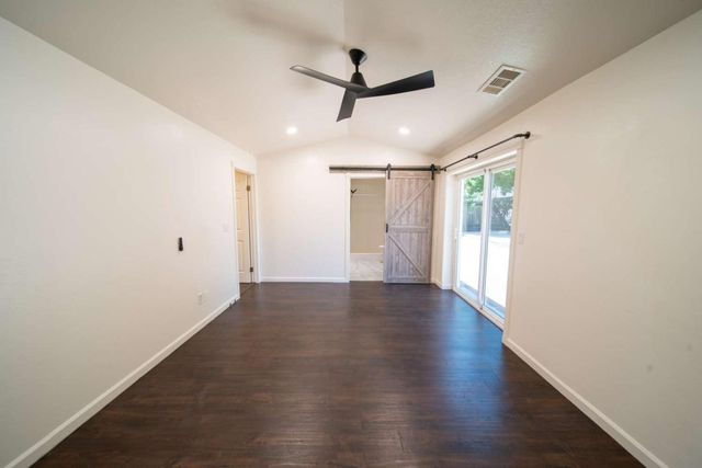 2730 Garfield Ave, Carmichael, CA 95608