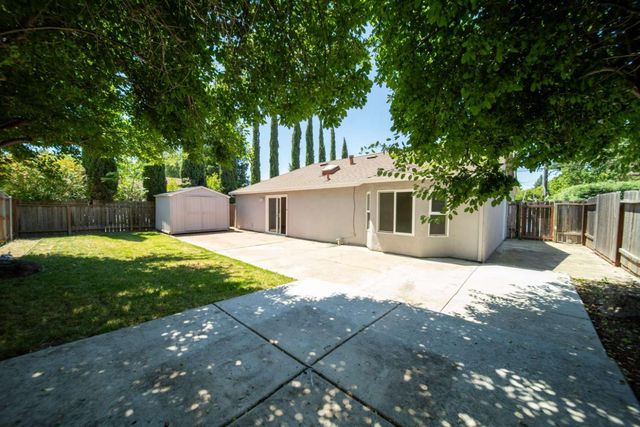 2730 Garfield Ave, Carmichael, CA 95608