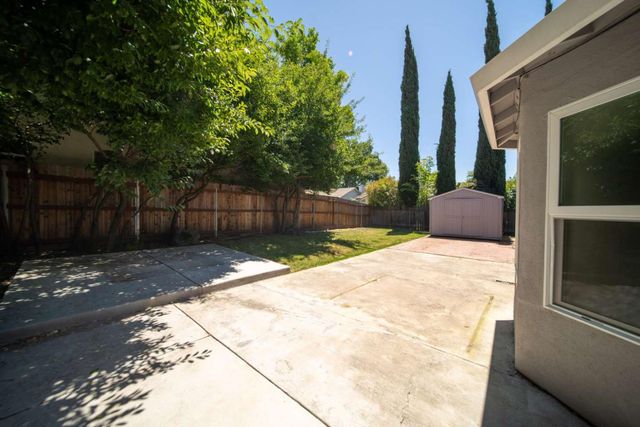 2730 Garfield Ave, Carmichael, CA 95608