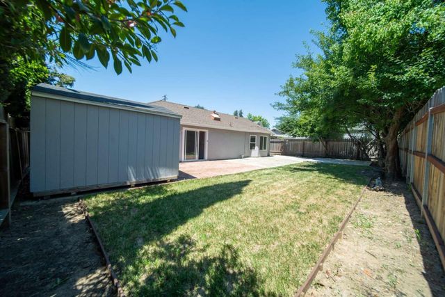 2730 Garfield Ave, Carmichael, CA 95608
