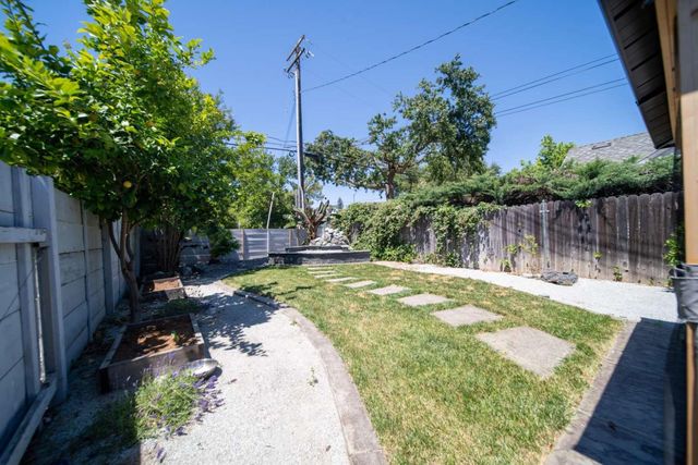 2730 Garfield Ave, Carmichael, CA 95608