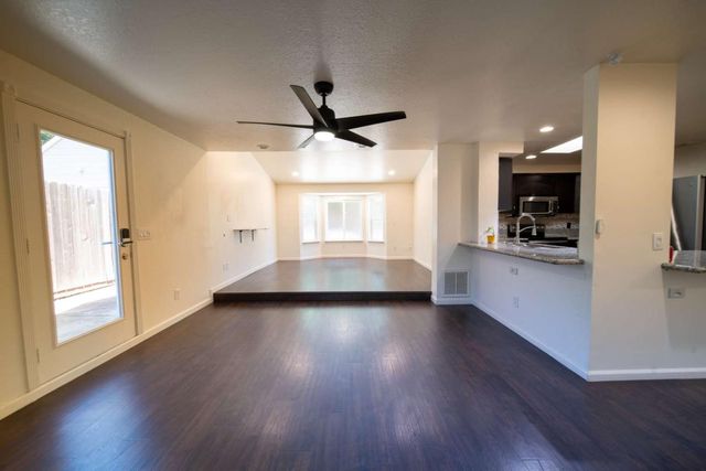 2730 Garfield Ave, Carmichael, CA 95608