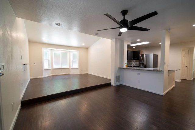 2730 Garfield Ave, Carmichael, CA 95608