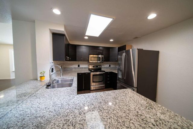 2730 Garfield Ave, Carmichael, CA 95608