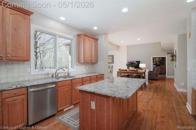 25599 Hillsdale Drive, Novi, MI 48374