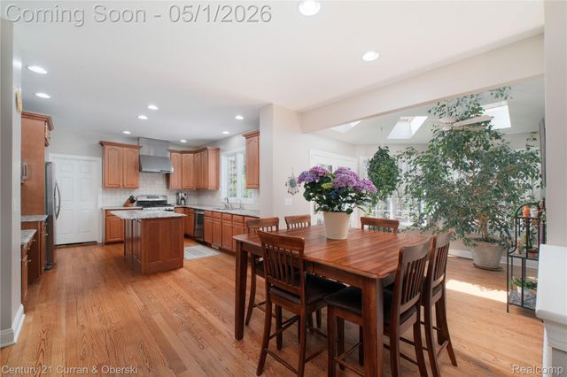 25599 Hillsdale Drive, Novi, MI 48374
