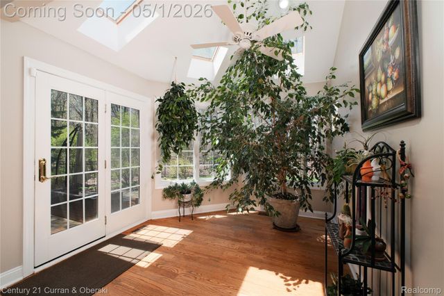 25599 Hillsdale Drive, Novi, MI 48374