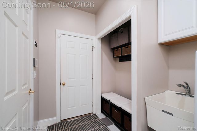 25599 Hillsdale Drive, Novi, MI 48374