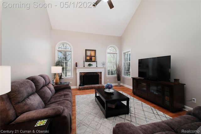 25599 Hillsdale Drive, Novi, MI 48374