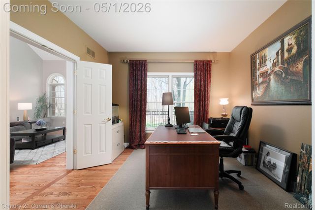 25599 Hillsdale Drive, Novi, MI 48374