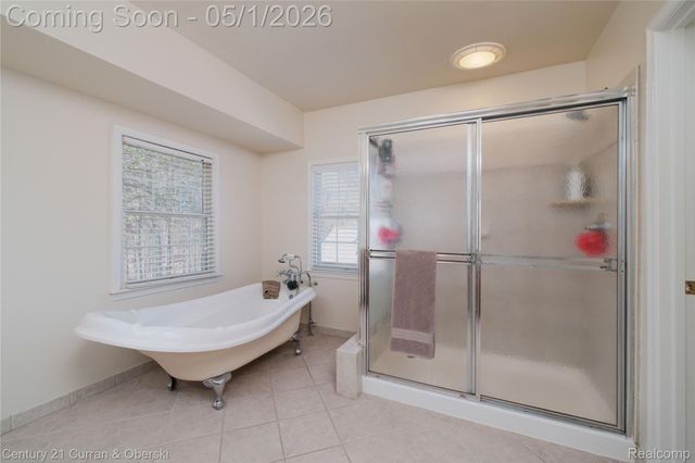 25599 Hillsdale Drive, Novi, MI 48374