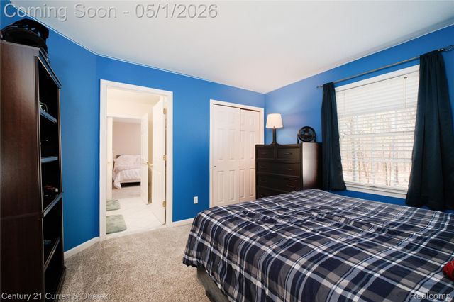25599 Hillsdale Drive, Novi, MI 48374