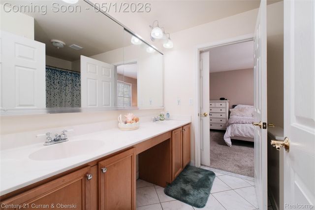 25599 Hillsdale Drive, Novi, MI 48374