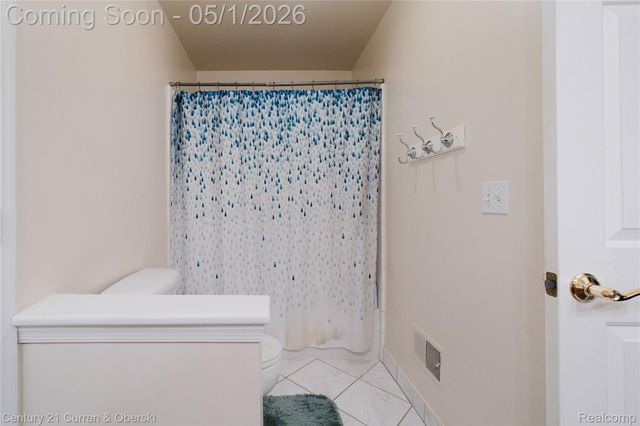 25599 Hillsdale Drive, Novi, MI 48374