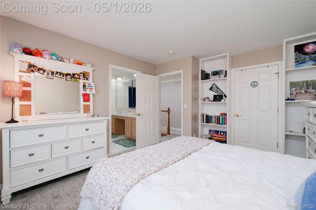 25599 Hillsdale Drive, Novi, MI 48374