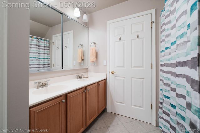 25599 Hillsdale Drive, Novi, MI 48374