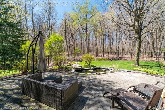25599 Hillsdale Drive, Novi, MI 48374