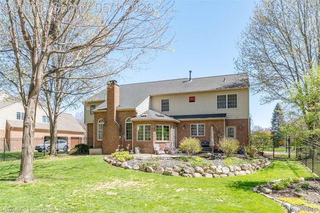 25599 Hillsdale Drive, Novi, MI 48374
