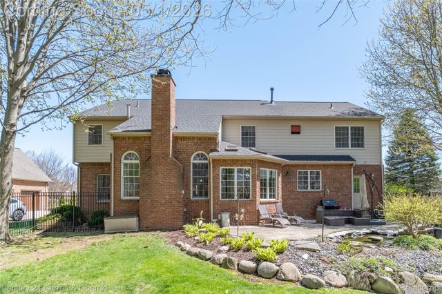 25599 Hillsdale Drive, Novi, MI 48374