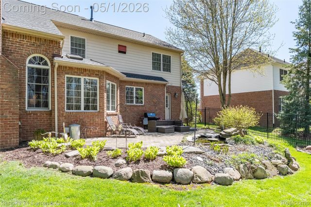 25599 Hillsdale Drive, Novi, MI 48374