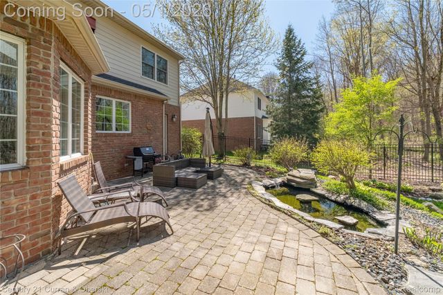 25599 Hillsdale Drive, Novi, MI 48374