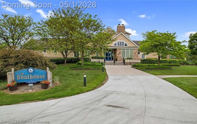 25599 Hillsdale Drive, Novi, MI 48374