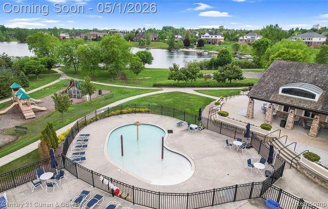 25599 Hillsdale Drive, Novi, MI 48374
