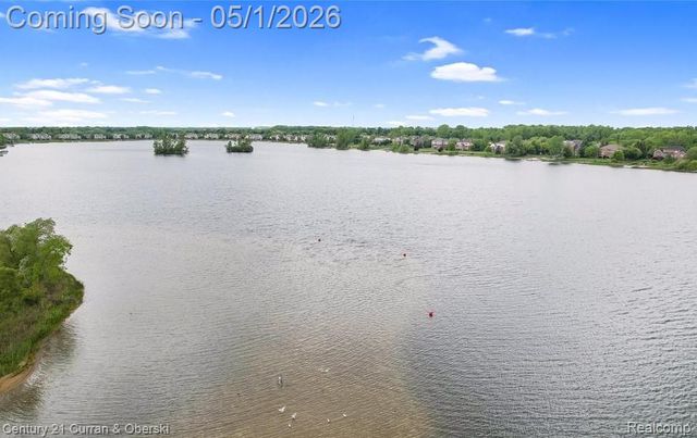 25599 Hillsdale Drive, Novi, MI 48374