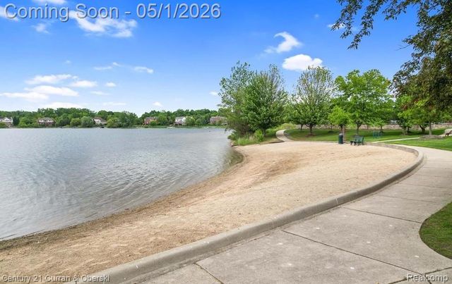 25599 Hillsdale Drive, Novi, MI 48374