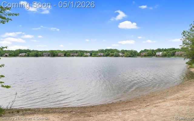 25599 Hillsdale Drive, Novi, MI 48374