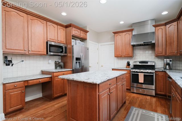 25599 Hillsdale Drive, Novi, MI 48374