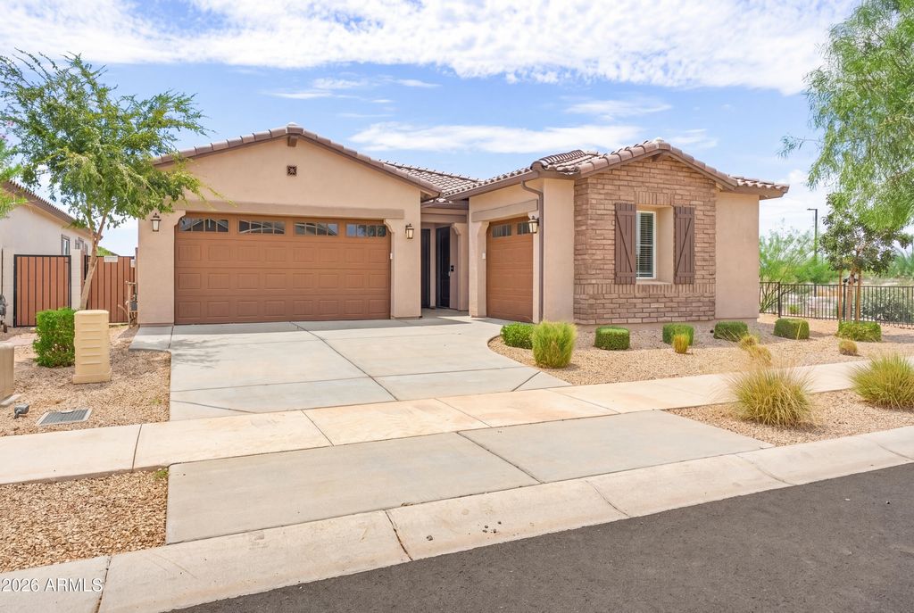 15053 W DESERT HOLLOW Drive, Surprise, AZ 85387 — exterior