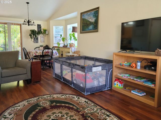 1523 Nw THOMPSON Way, Grants Pass, OR 97526