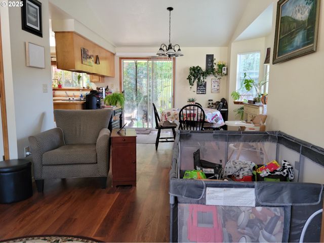 1523 Nw THOMPSON Way, Grants Pass, OR 97526