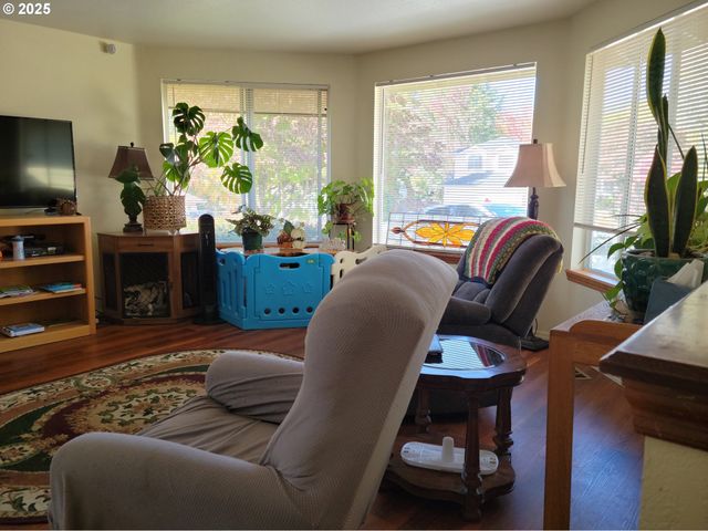 1523 Nw THOMPSON Way, Grants Pass, OR 97526