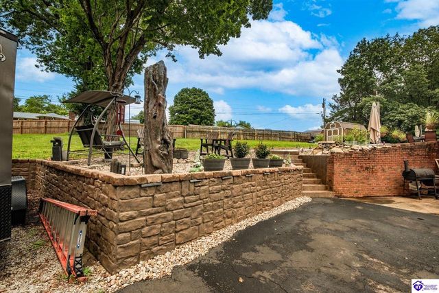 589 Charlemagne Boulevard, Elizabethtown, KY 42701