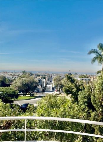 621 6th, Manhattan Beach, CA 90266