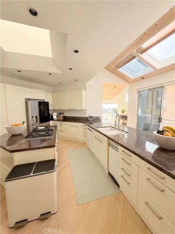 621 6th, Manhattan Beach, CA 90266