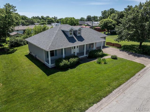 111 Westview Street, Palmyra, MO 63461
