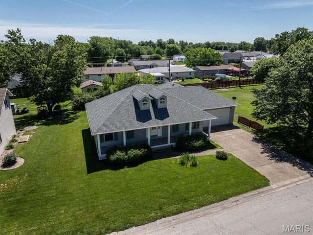 111 Westview Street, Palmyra, MO 63461