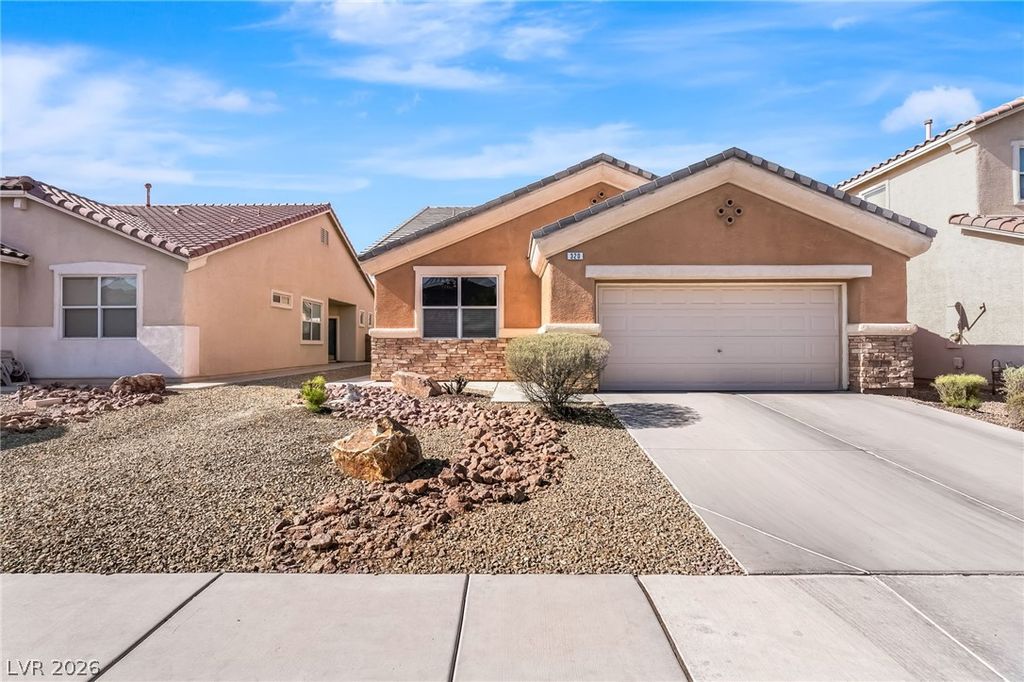 320 Fox Blitz Avenue, North Las Vegas, NV 89031 — exterior
