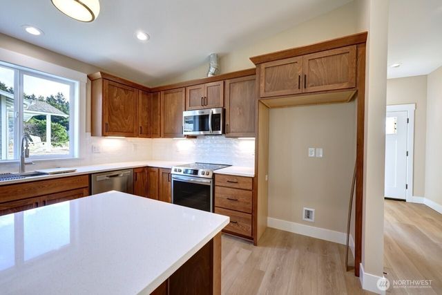 811 NE 357th Street, Ocean Park, WA 98640