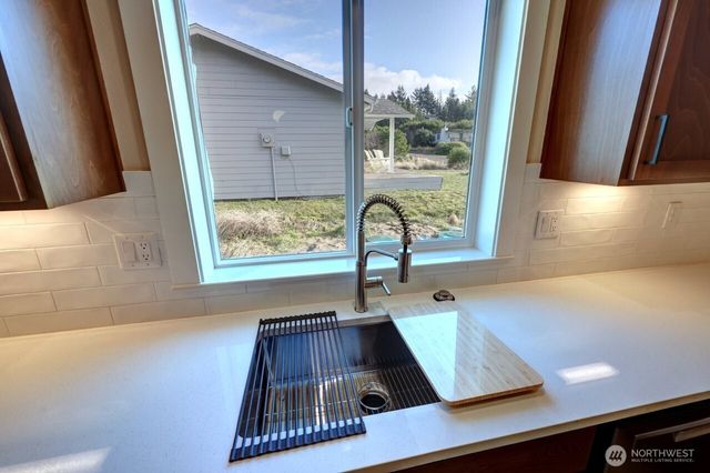 811 NE 357th Street, Ocean Park, WA 98640