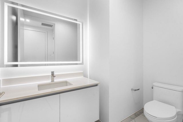 220 Lake Shore Drive 1415, Lake Park, FL 33403