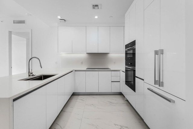 220 Lake Shore Drive 1415, Lake Park, FL 33403